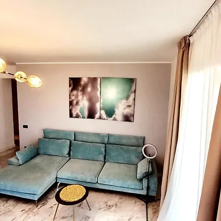 Luxury Promenada - Frontal Beachfront Mamaia Nord Апартаменты Нэводари