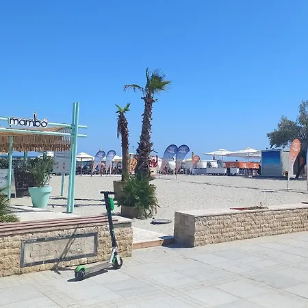 Апартаменты Luxury Promenada - Frontal Beachfront Mamaia Nord Нэводари
