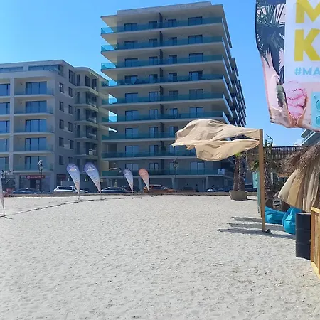 Luxury Promenada - Frontal Beachfront Mamaia Nord Апартаменты *