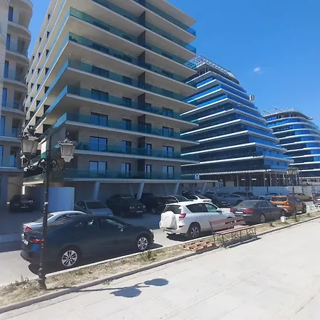 Luxury Promenada - Frontal Beachfront Mamaia Nord * Нэводари