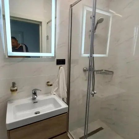 Luxury Promenada - Frontal Beachfront Mamaia Nord Апартаменты Нэводари