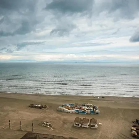 Luxury Promenada - Frontal Beachfront Mamaia Nord *