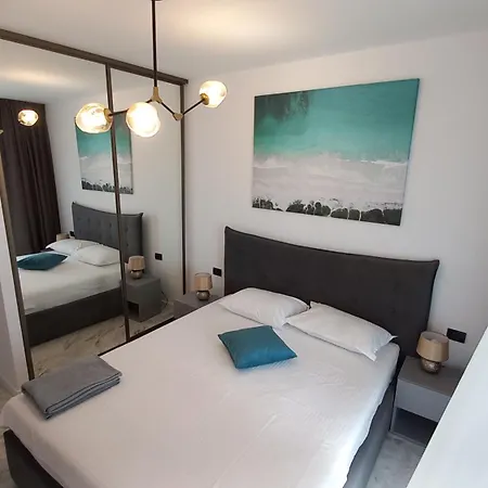 Luxury Promenada - Frontal Beachfront Mamaia Nord *